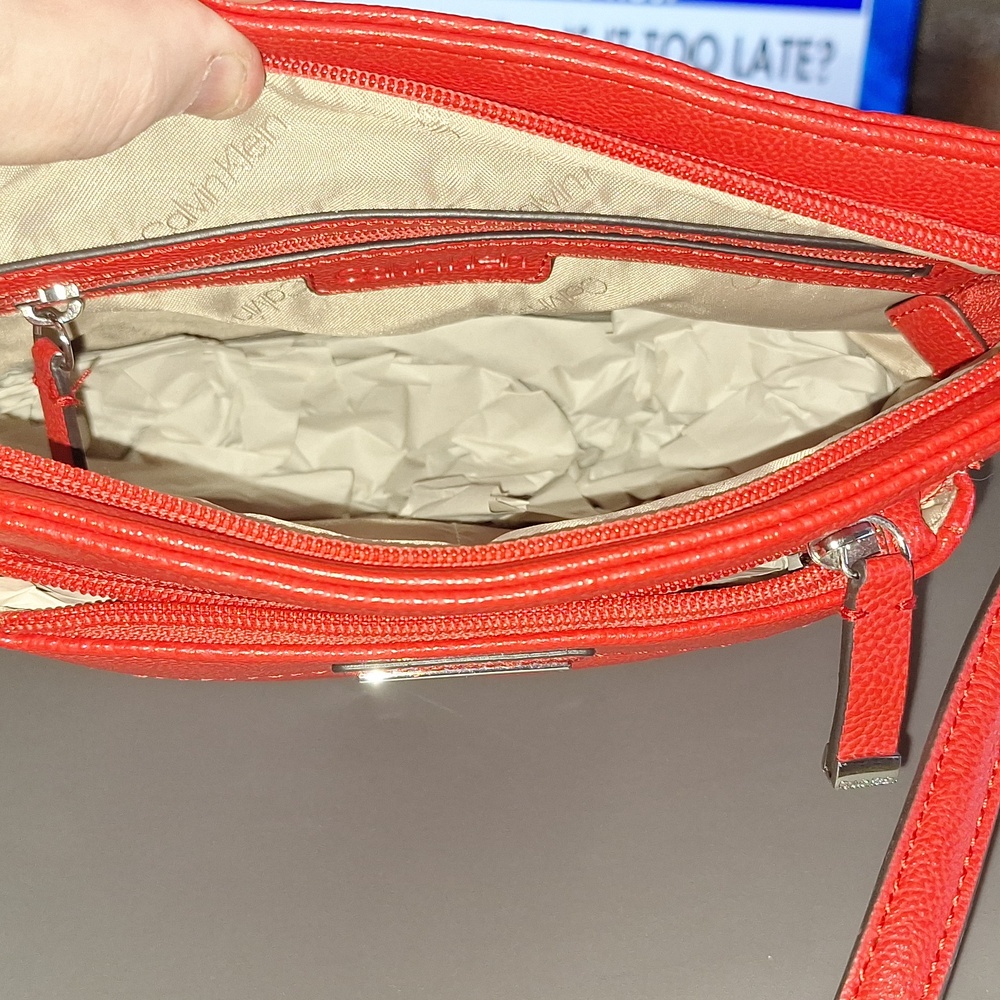 😺CALVIN KLEIN R-q Crossbody Bag in Red - Picture 11 of 12